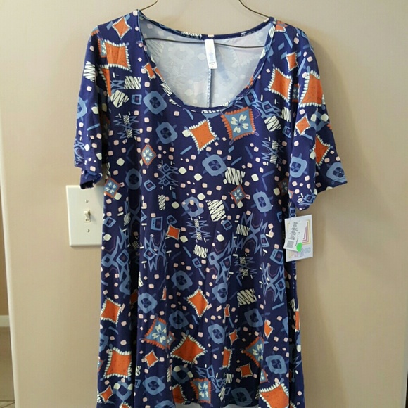 LuLaRoe Tops - Lularoe Perfect Tee, size Large, NWT